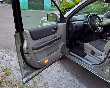 Серый Ниссан ИксТрейл, объемом двигателя 2 л и пробегом 214 тыс. км за 6585 $, фото 12 на Automoto.ua