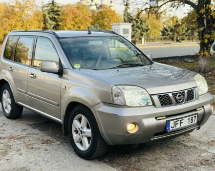 Серый Ниссан ИксТрейл, объемом двигателя 2.2 л и пробегом 280 тыс. км за 3400 $, фото 5 на Automoto.ua