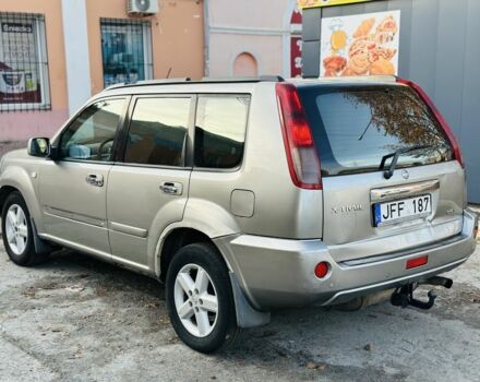 Серый Ниссан ИксТрейл, объемом двигателя 2.2 л и пробегом 280 тыс. км за 3400 $, фото 2 на Automoto.ua