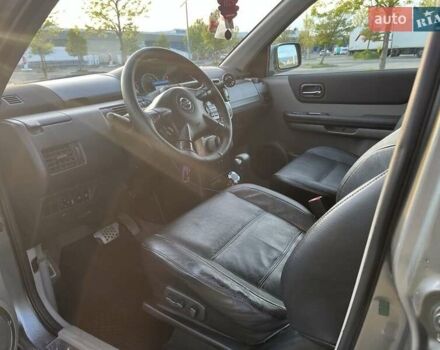 Серый Ниссан ИксТрейл, объемом двигателя 2.5 л и пробегом 360 тыс. км за 6417 $, фото 11 на Automoto.ua