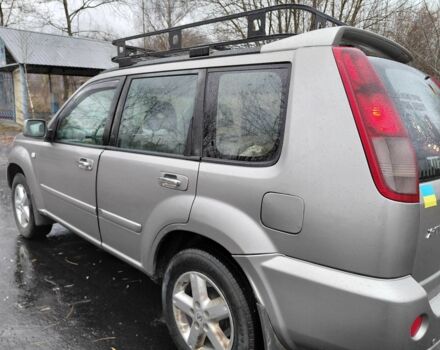 Серый Ниссан ИксТрейл, объемом двигателя 2.2 л и пробегом 485 тыс. км за 3500 $, фото 2 на Automoto.ua