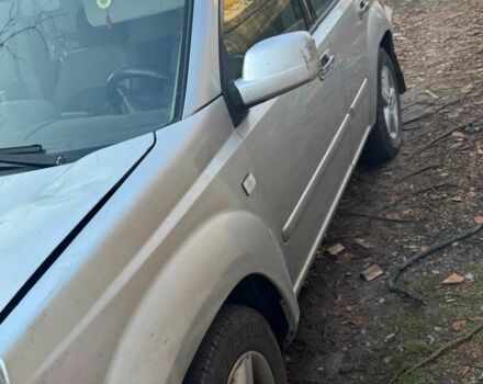 Серый Ниссан ИксТрейл, объемом двигателя 2.2 л и пробегом 350 тыс. км за 3600 $, фото 2 на Automoto.ua