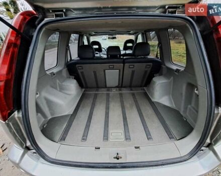 Сірий Ніссан ІксТрейл, об'ємом двигуна 2.2 л та пробігом 350 тис. км за 3750 $, фото 1 на Automoto.ua