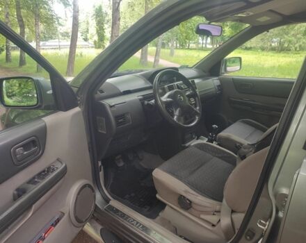 Серый Ниссан ИксТрейл, объемом двигателя 2.2 л и пробегом 300 тыс. км за 4900 $, фото 3 на Automoto.ua