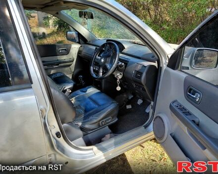 Серый Ниссан ИксТрейл, объемом двигателя 2.2 л и пробегом 179 тыс. км за 3320 $, фото 7 на Automoto.ua