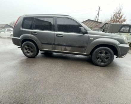 Серый Ниссан ИксТрейл, объемом двигателя 2 л и пробегом 303 тыс. км за 3600 $, фото 2 на Automoto.ua