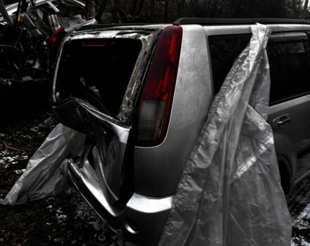 Серый Ниссан ИксТрейл, объемом двигателя 2 л и пробегом 240 тыс. км за 2500 $, фото 4 на Automoto.ua