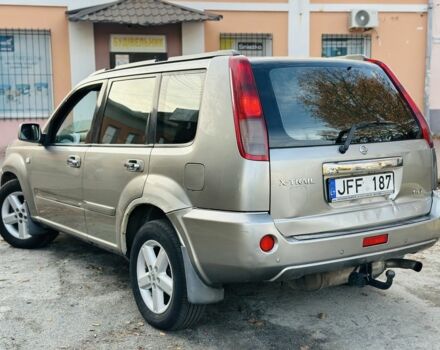 Серый Ниссан ИксТрейл, объемом двигателя 2.2 л и пробегом 280 тыс. км за 3400 $, фото 9 на Automoto.ua