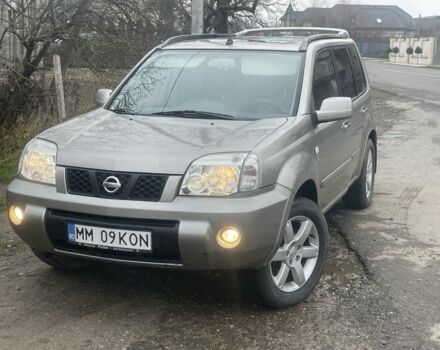 Серый Ниссан ИксТрейл, объемом двигателя 2.2 л и пробегом 300 тыс. км за 3350 $, фото 3 на Automoto.ua