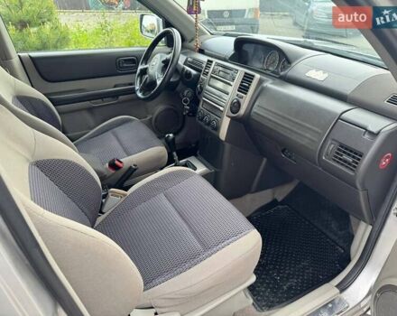 Серый Ниссан ИксТрейл, объемом двигателя 2 л и пробегом 209 тыс. км за 6800 $, фото 15 на Automoto.ua