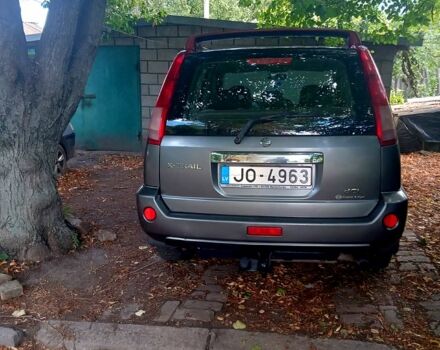 Серый Ниссан ИксТрейл, объемом двигателя 2.2 л и пробегом 255 тыс. км за 4000 $, фото 2 на Automoto.ua