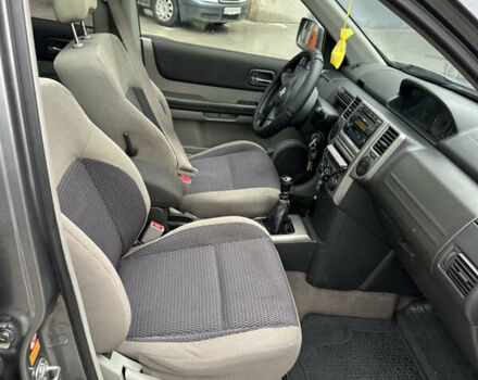 Серый Ниссан ИксТрейл, объемом двигателя 2.18 л и пробегом 308 тыс. км за 5100 $, фото 7 на Automoto.ua