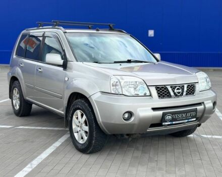 Серый Ниссан ИксТрейл, объемом двигателя 2.2 л и пробегом 230 тыс. км за 3899 $, фото 4 на Automoto.ua