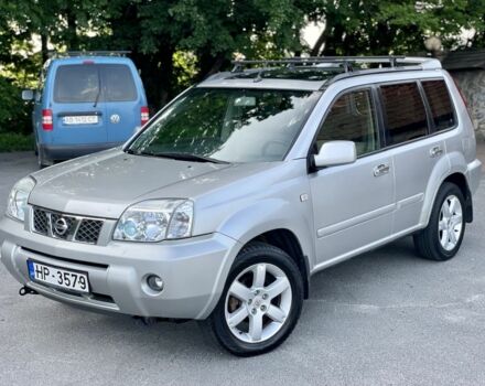 Сірий Ніссан ІксТрейл, об'ємом двигуна 2.2 л та пробігом 260 тис. км за 4900 $, фото 3 на Automoto.ua