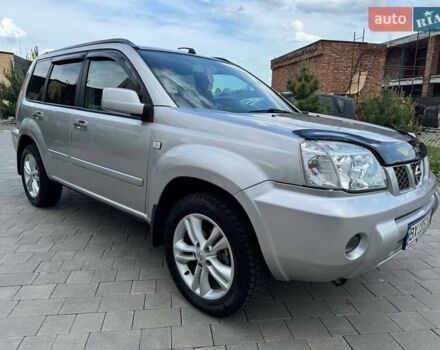 Серый Ниссан ИксТрейл, объемом двигателя 2 л и пробегом 209 тыс. км за 6800 $, фото 3 на Automoto.ua