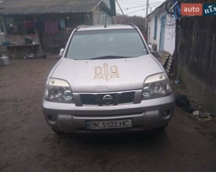 Сірий Ніссан ІксТрейл, об'ємом двигуна 2.2 л та пробігом 300 тис. км за 5000 $, фото 2 на Automoto.ua