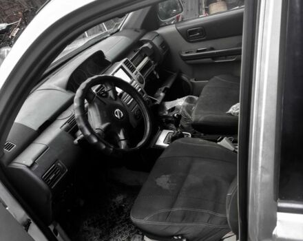 Серый Ниссан ИксТрейл, объемом двигателя 2 л и пробегом 240 тыс. км за 2500 $, фото 7 на Automoto.ua