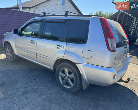 Сірий Ніссан ІксТрейл, об'ємом двигуна 2 л та пробігом 349 тис. км за 5500 $, фото 2 на Automoto.ua