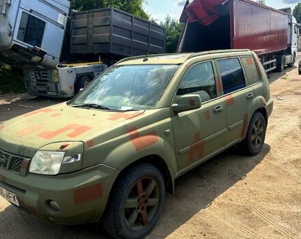 Сірий Ніссан ІксТрейл, об'ємом двигуна 2.2 л та пробігом 252 тис. км за 1300 $, фото 1 на Automoto.ua