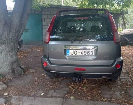 Сірий Ніссан ІксТрейл, об'ємом двигуна 2.2 л та пробігом 250 тис. км за 3800 $, фото 3 на Automoto.ua