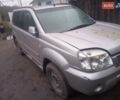 Сірий Ніссан ІксТрейл, об'ємом двигуна 2.2 л та пробігом 300 тис. км за 5000 $, фото 4 на Automoto.ua
