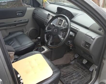 Серый Ниссан ИксТрейл, объемом двигателя 2.2 л и пробегом 200 тыс. км за 2300 $, фото 2 на Automoto.ua