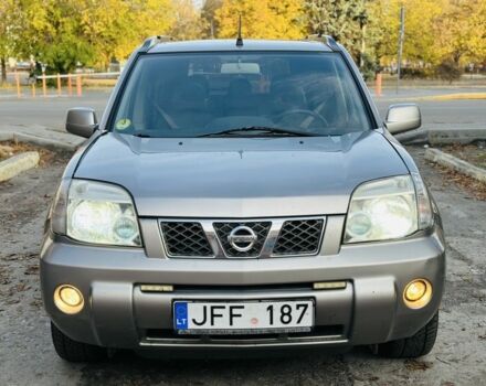 Серый Ниссан ИксТрейл, объемом двигателя 2.2 л и пробегом 280 тыс. км за 3400 $, фото 6 на Automoto.ua