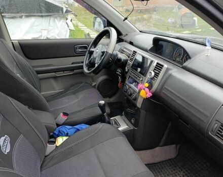 Сірий Ніссан ІксТрейл, об'ємом двигуна 2.5 л та пробігом 211 тис. км за 7500 $, фото 9 на Automoto.ua