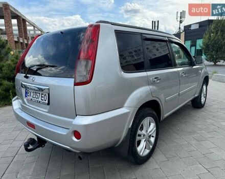 Серый Ниссан ИксТрейл, объемом двигателя 2 л и пробегом 209 тыс. км за 6800 $, фото 5 на Automoto.ua