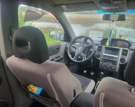 Серый Ниссан ИксТрейл, объемом двигателя 2 л и пробегом 300 тыс. км за 3579 $, фото 3 на Automoto.ua