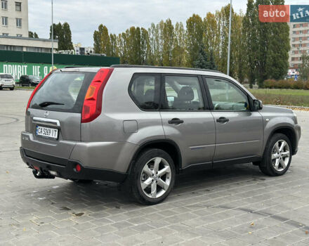 Серый Ниссан ИксТрейл, объемом двигателя 2 л и пробегом 247 тыс. км за 8800 $, фото 3 на Automoto.ua