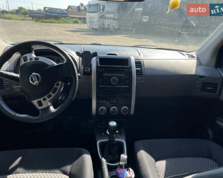 Серый Ниссан ИксТрейл, объемом двигателя 2.49 л и пробегом 248 тыс. км за 9800 $, фото 9 на Automoto.ua