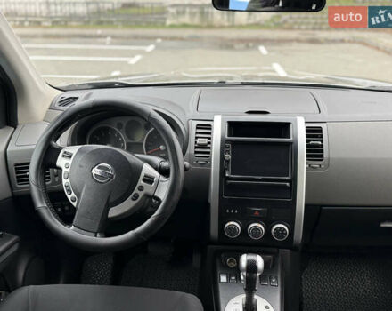Серый Ниссан ИксТрейл, объемом двигателя 2 л и пробегом 235 тыс. км за 8300 $, фото 16 на Automoto.ua