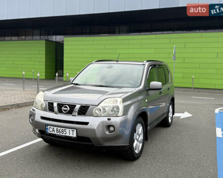 Серый Ниссан ИксТрейл, объемом двигателя 2 л и пробегом 235 тыс. км за 8300 $, фото 2 на Automoto.ua