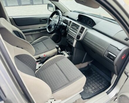 Серый Ниссан ИксТрейл, объемом двигателя 2.2 л и пробегом 170 тыс. км за 4250 $, фото 11 на Automoto.ua