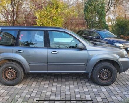 Серый Ниссан ИксТрейл, объемом двигателя 2.2 л и пробегом 214 тыс. км за 3990 $, фото 2 на Automoto.ua