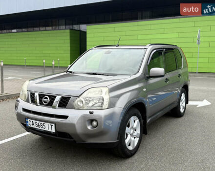 Серый Ниссан ИксТрейл, объемом двигателя 2 л и пробегом 235 тыс. км за 8300 $, фото 1 на Automoto.ua