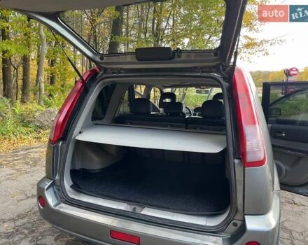 Сірий Ніссан ІксТрейл, об'ємом двигуна 2.2 л та пробігом 300 тис. км за 7300 $, фото 1 на Automoto.ua