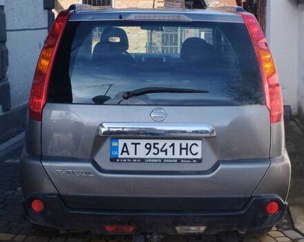 Серый Ниссан ИксТрейл, объемом двигателя 2 л и пробегом 173 тыс. км за 9200 $, фото 3 на Automoto.ua