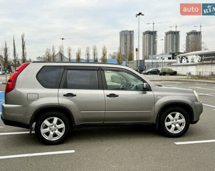 Серый Ниссан ИксТрейл, объемом двигателя 2 л и пробегом 235 тыс. км за 8300 $, фото 6 на Automoto.ua