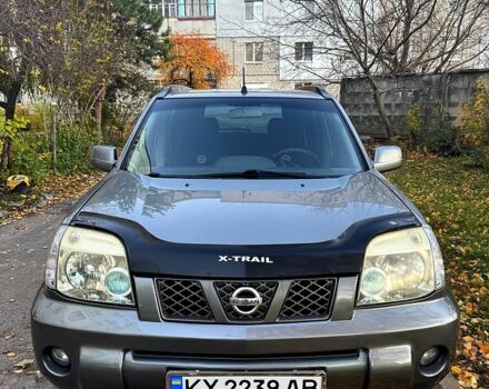 Серый Ниссан ИксТрейл, объемом двигателя 2.5 л и пробегом 333 тыс. км за 7100 $, фото 2 на Automoto.ua