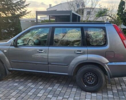 Серый Ниссан ИксТрейл, объемом двигателя 2.2 л и пробегом 214 тыс. км за 3990 $, фото 4 на Automoto.ua