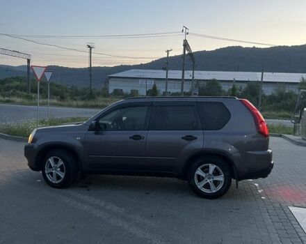 Сірий Ніссан ІксТрейл, об'ємом двигуна 2 л та пробігом 275 тис. км за 8500 $, фото 2 на Automoto.ua