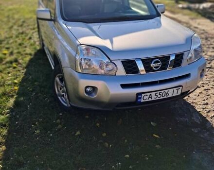 Серый Ниссан ИксТрейл, объемом двигателя 2 л и пробегом 207 тыс. км за 10000 $, фото 2 на Automoto.ua
