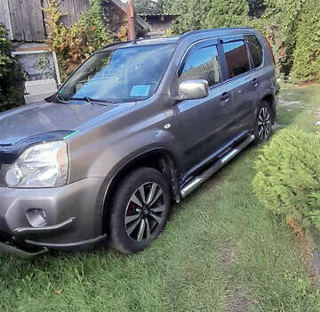 Сірий Ніссан ІксТрейл, об'ємом двигуна 2 л та пробігом 310 тис. км за 9500 $, фото 2 на Automoto.ua