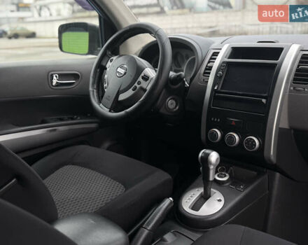 Серый Ниссан ИксТрейл, объемом двигателя 2 л и пробегом 235 тыс. км за 8300 $, фото 18 на Automoto.ua