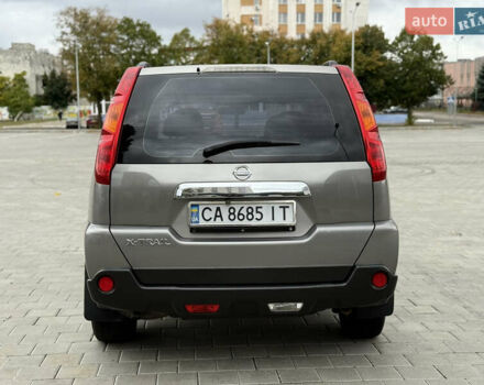 Серый Ниссан ИксТрейл, объемом двигателя 2 л и пробегом 225 тыс. км за 8800 $, фото 8 на Automoto.ua