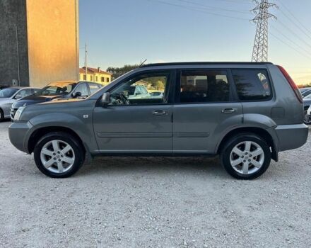 Серый Ниссан ИксТрейл, объемом двигателя 2.2 л и пробегом 147 тыс. км за 3000 $, фото 4 на Automoto.ua