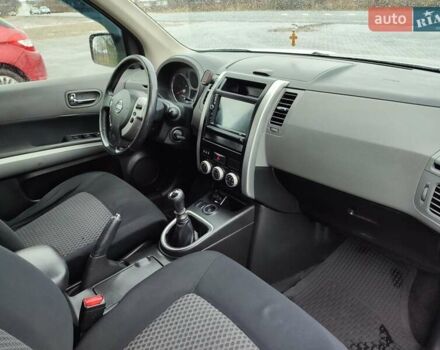 Серый Ниссан ИксТрейл, объемом двигателя 2 л и пробегом 230 тыс. км за 7900 $, фото 17 на Automoto.ua