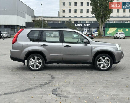 Серый Ниссан ИксТрейл, объемом двигателя 2 л и пробегом 247 тыс. км за 8800 $, фото 2 на Automoto.ua